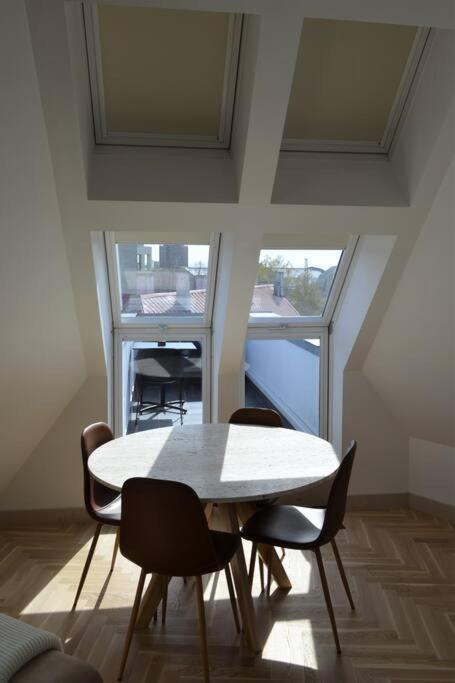 Luxury Apartment With A Balcony And View In Riga Old Town Exterior photo